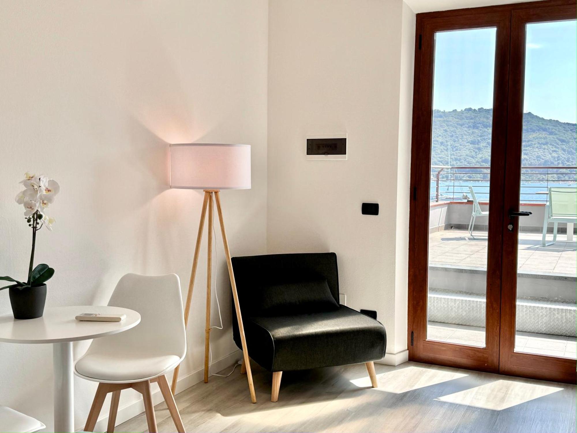 Mirage Rooms & Apartments Porto Venere Bagian luar foto