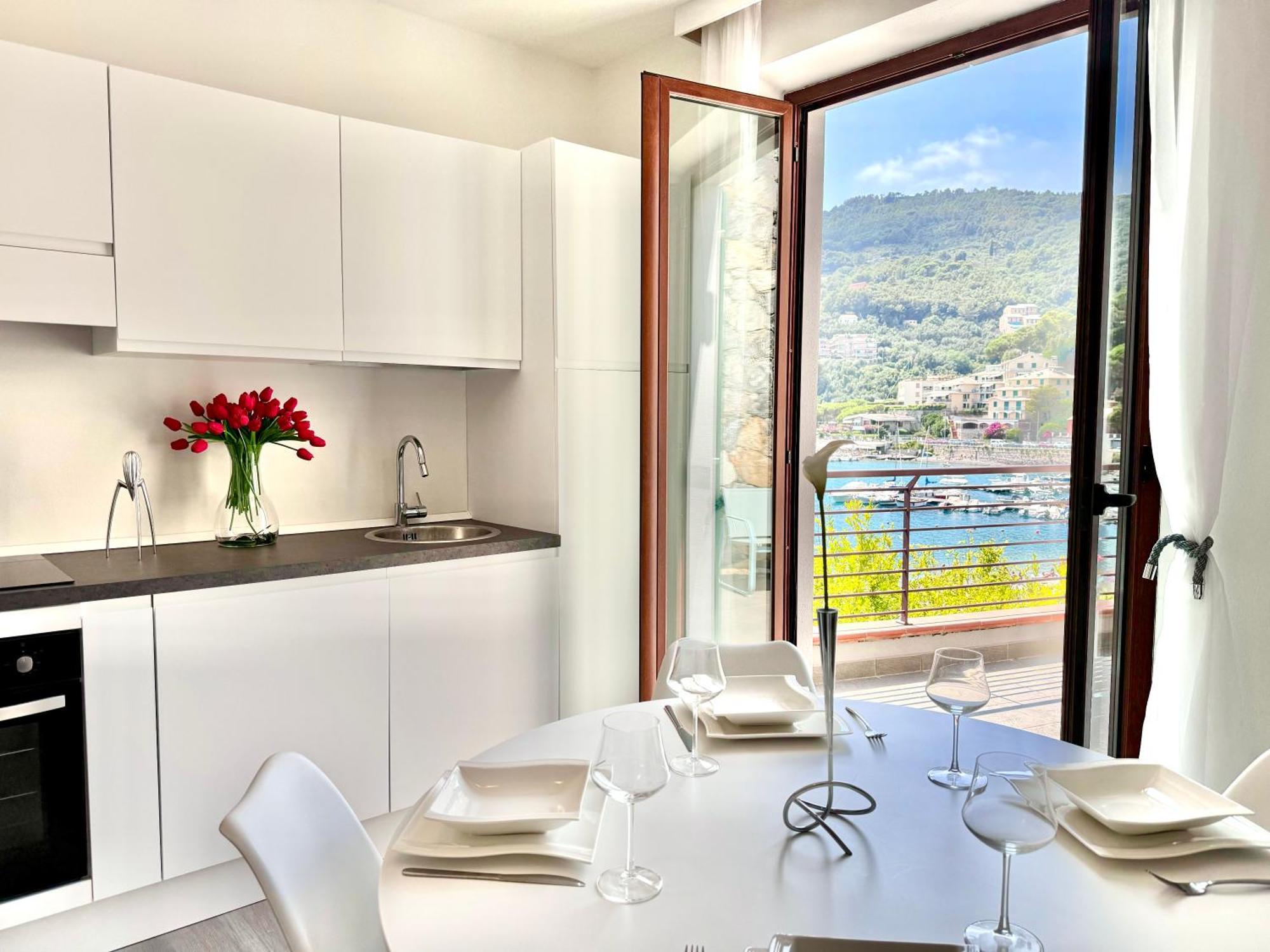 Mirage Rooms & Apartments Porto Venere Bagian luar foto